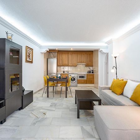797 Holiday Rentals - Piso Para 3 En La Carihuela Con Piscina Torremolinos Kültér fotó