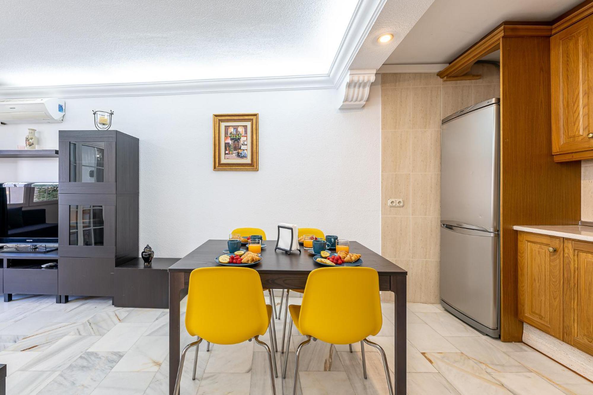797 Holiday Rentals - Piso Para 3 En La Carihuela Con Piscina Torremolinos Kültér fotó