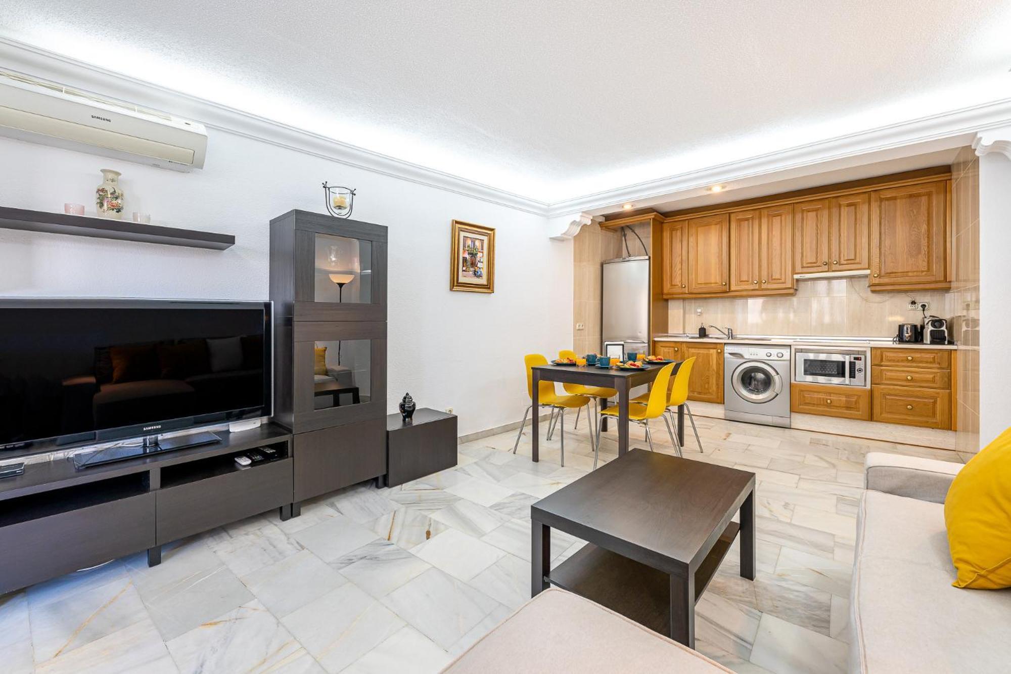 797 Holiday Rentals - Piso Para 3 En La Carihuela Con Piscina Torremolinos Kültér fotó