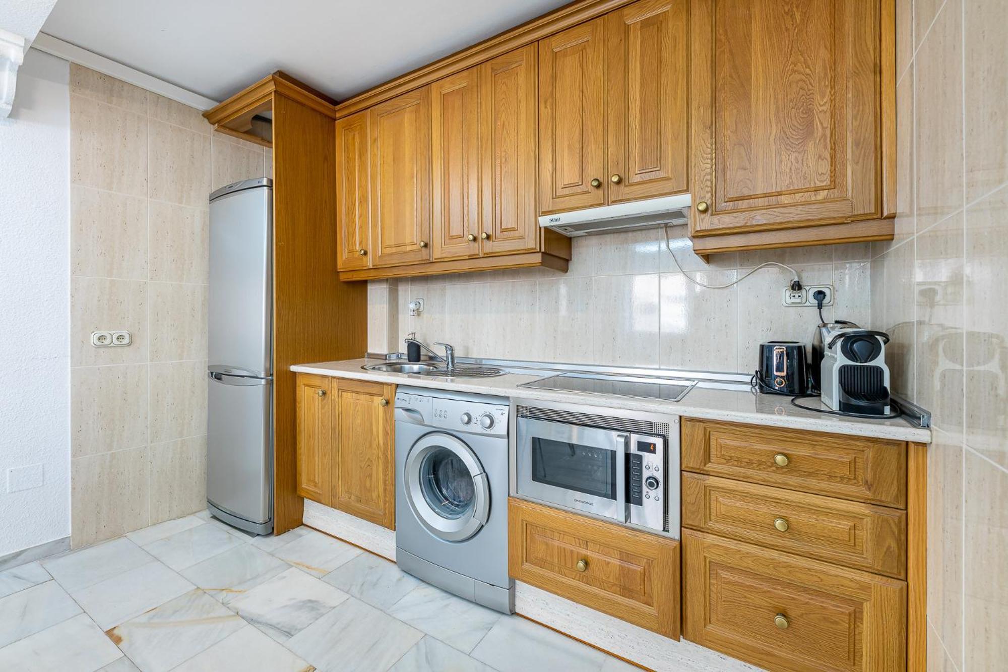 797 Holiday Rentals - Piso Para 3 En La Carihuela Con Piscina Torremolinos Kültér fotó